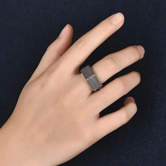 Geometric Tri Fold Ring - Picture 4 of 5